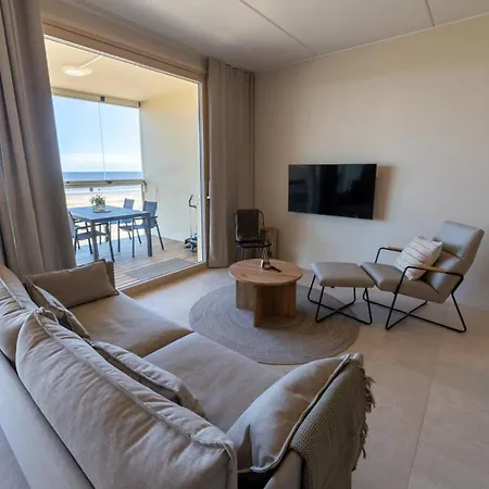 アパート Marina B9 カラヨキ