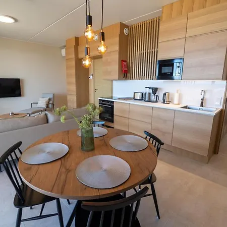 アパート Marina B9 カラヨキ